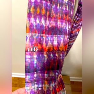 Womens alo leggings size medium. Like new condition